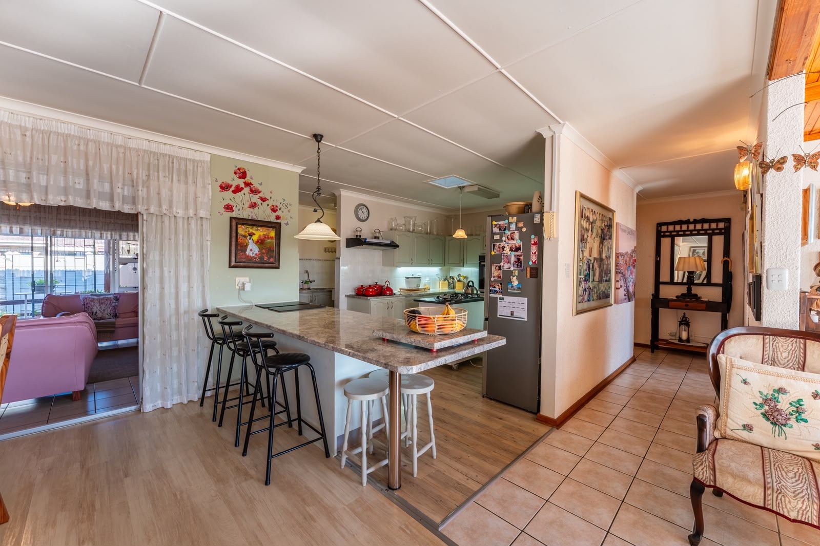 Property photograph 4